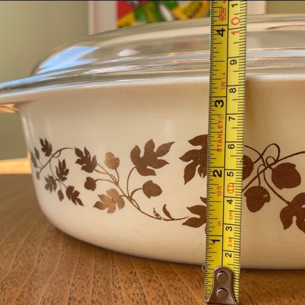 Vintage Pyrex 945 2.5 quart baking casserole with lid